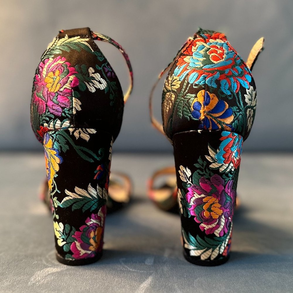 Open Toed Chunky Floral Knock-Outs! Ankle Strap, Olivia Miller Sz 9